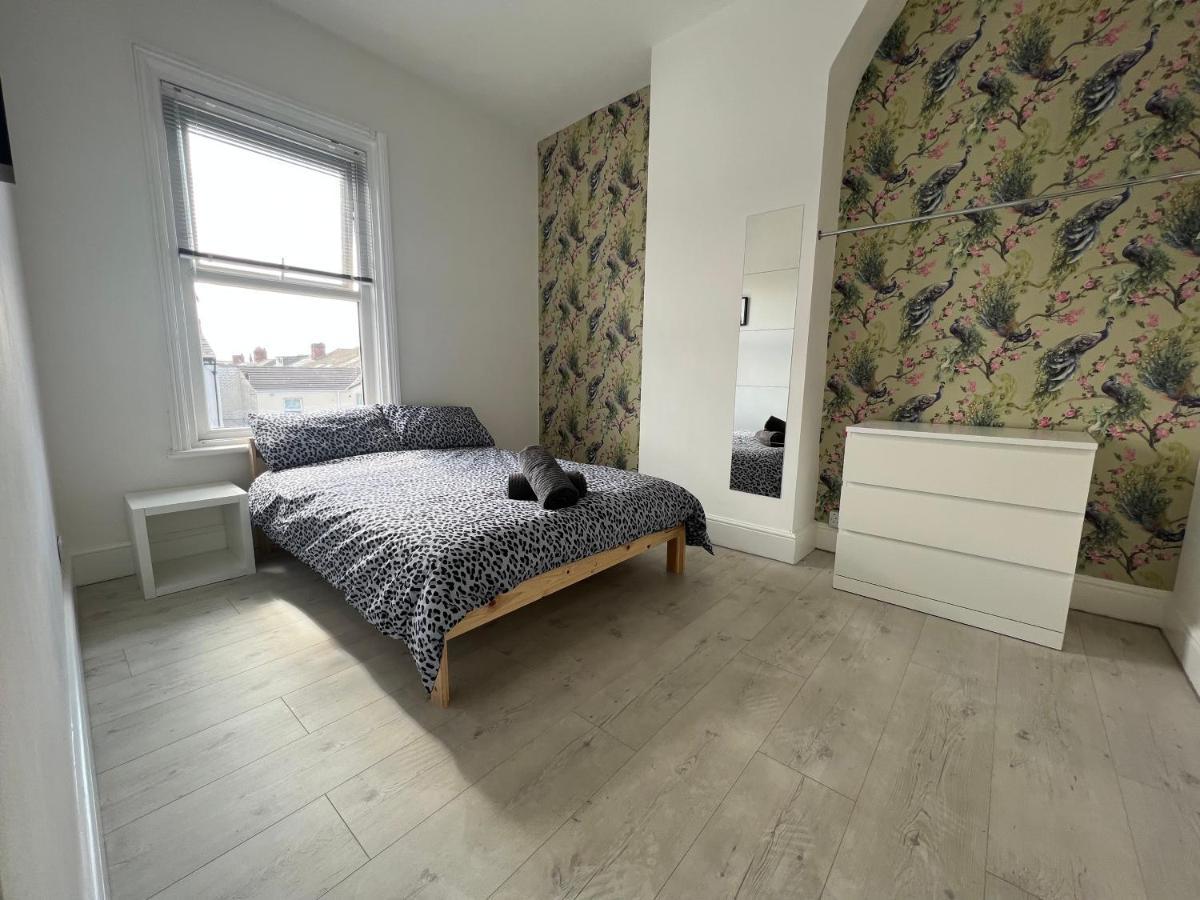 Safari Apartment, Free Parking, 10Min Walk To Blackpool Tower, Sleeps 12 Eksteriør billede