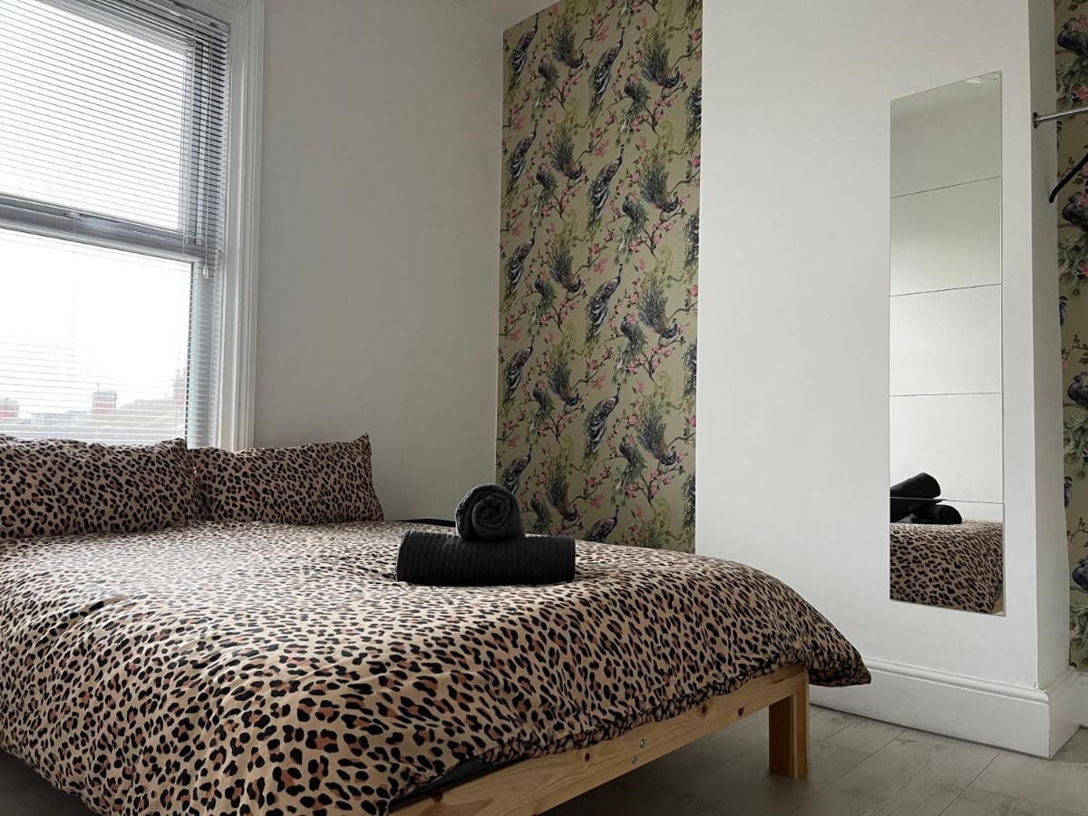 Safari Apartment, Free Parking, 10Min Walk To Blackpool Tower, Sleeps 12 Eksteriør billede