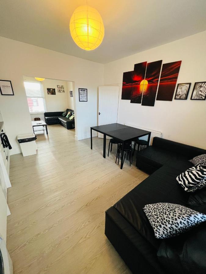 Safari Apartment, Free Parking, 10Min Walk To Blackpool Tower, Sleeps 12 Eksteriør billede